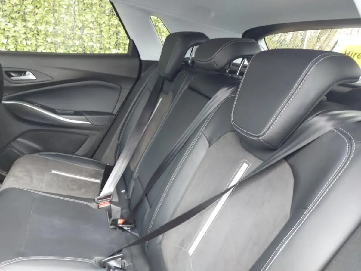 2023-vauxhall-grandland-16-gse-big-5