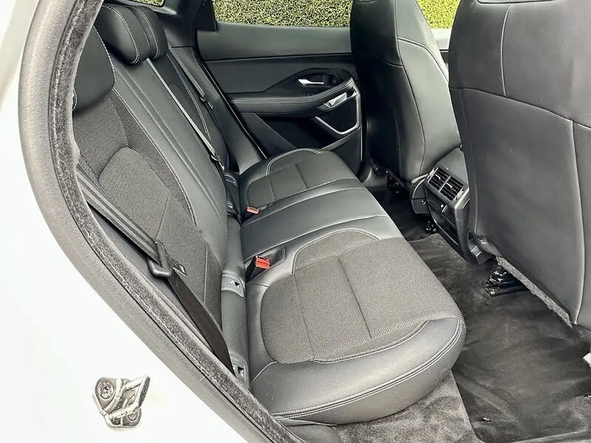 2018-jaguar-e-pace-20-i4d-r-dynamic-150ps-big-19