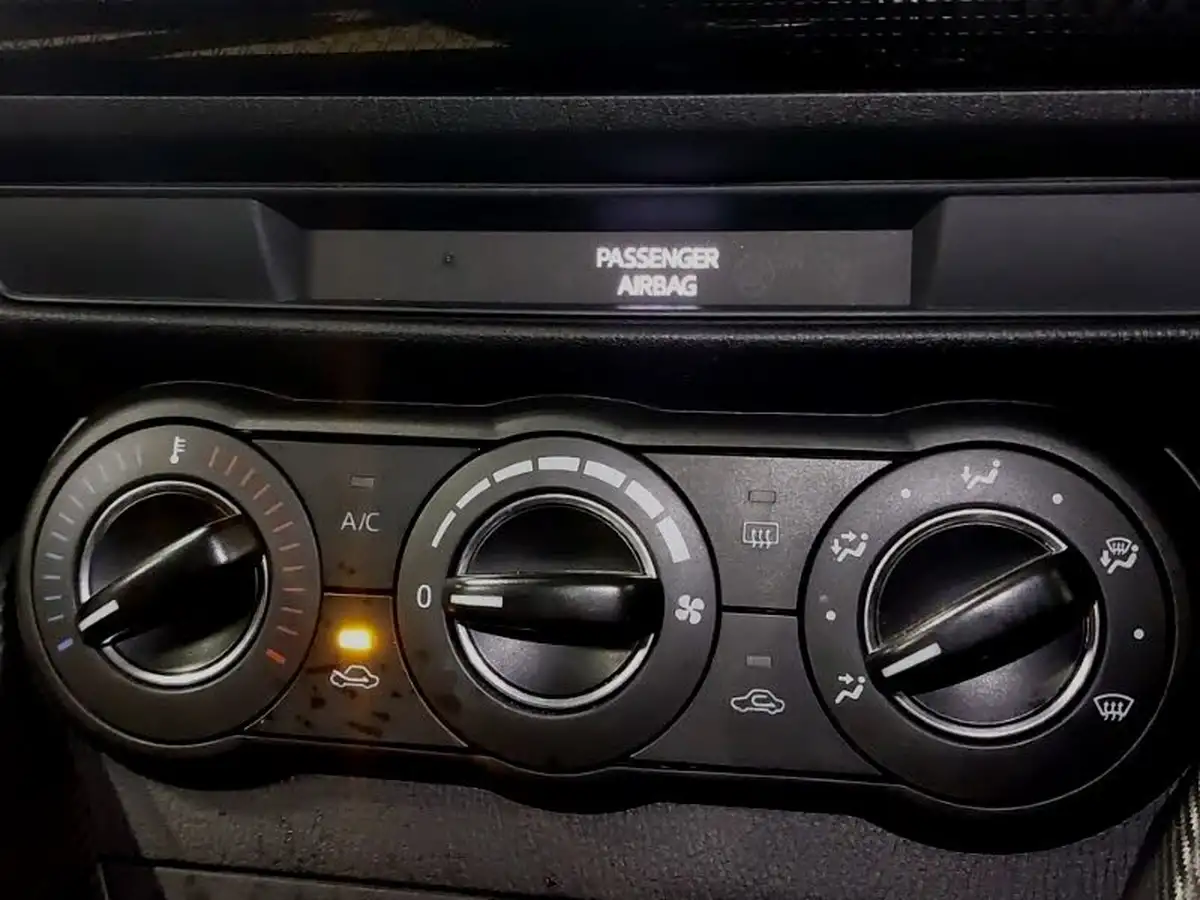 2018-mazda-mazda2-15-se-big-16