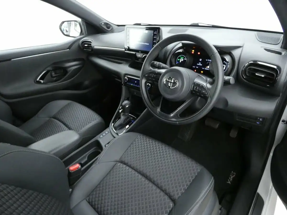 2021-toyota-yaris-15-vvt-i-dynamic-big-7