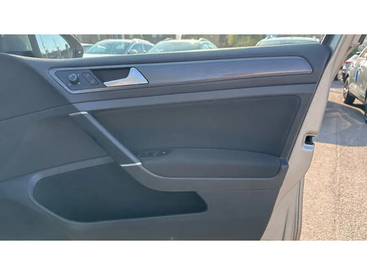 2019-volkswagen-golf-15-tsi-se-130ps-ss-hatchback-5d-big-18