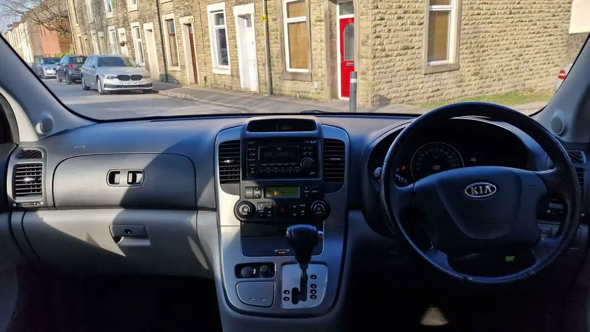 2008-kia-sedona-29td-ls-auto-band-f-big-9