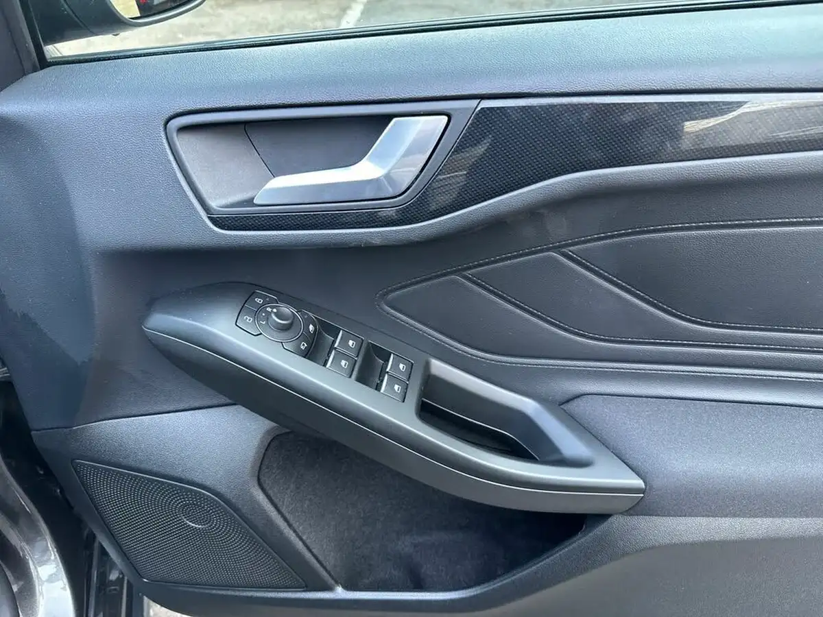 2022-ford-focus-10t-st-line-125ps-hatchback-big-24