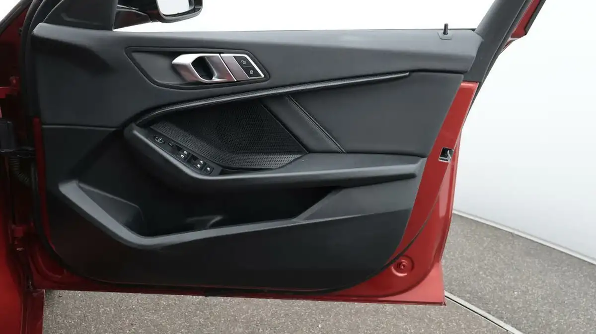 2020-bmw-1-series-15td-116d-sport-big-15