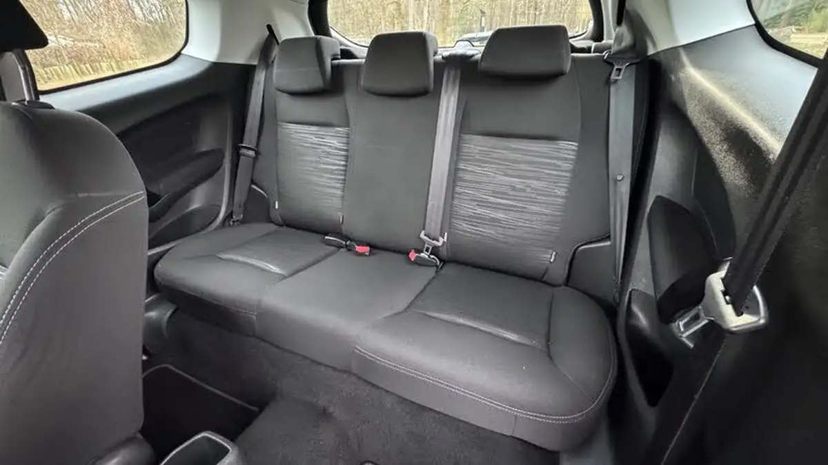 2013-peugeot-208-14td-access-14hdi-3d-big-15