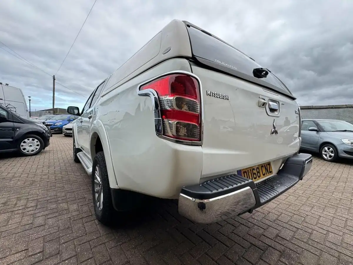 2018-mitsubishi-l200-24di-d-barbarian-eu6-big-10
