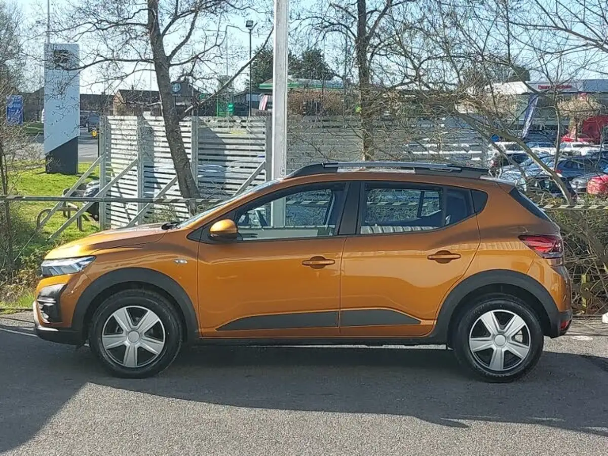 2022-dacia-sandero-stepway-10-tce-comfort-100bhp-bi-fuel-big-3