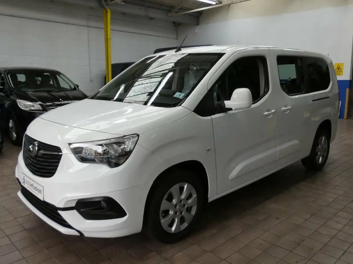 2021-vauxhall-combo-life-15-se-xl-100ps-big-8