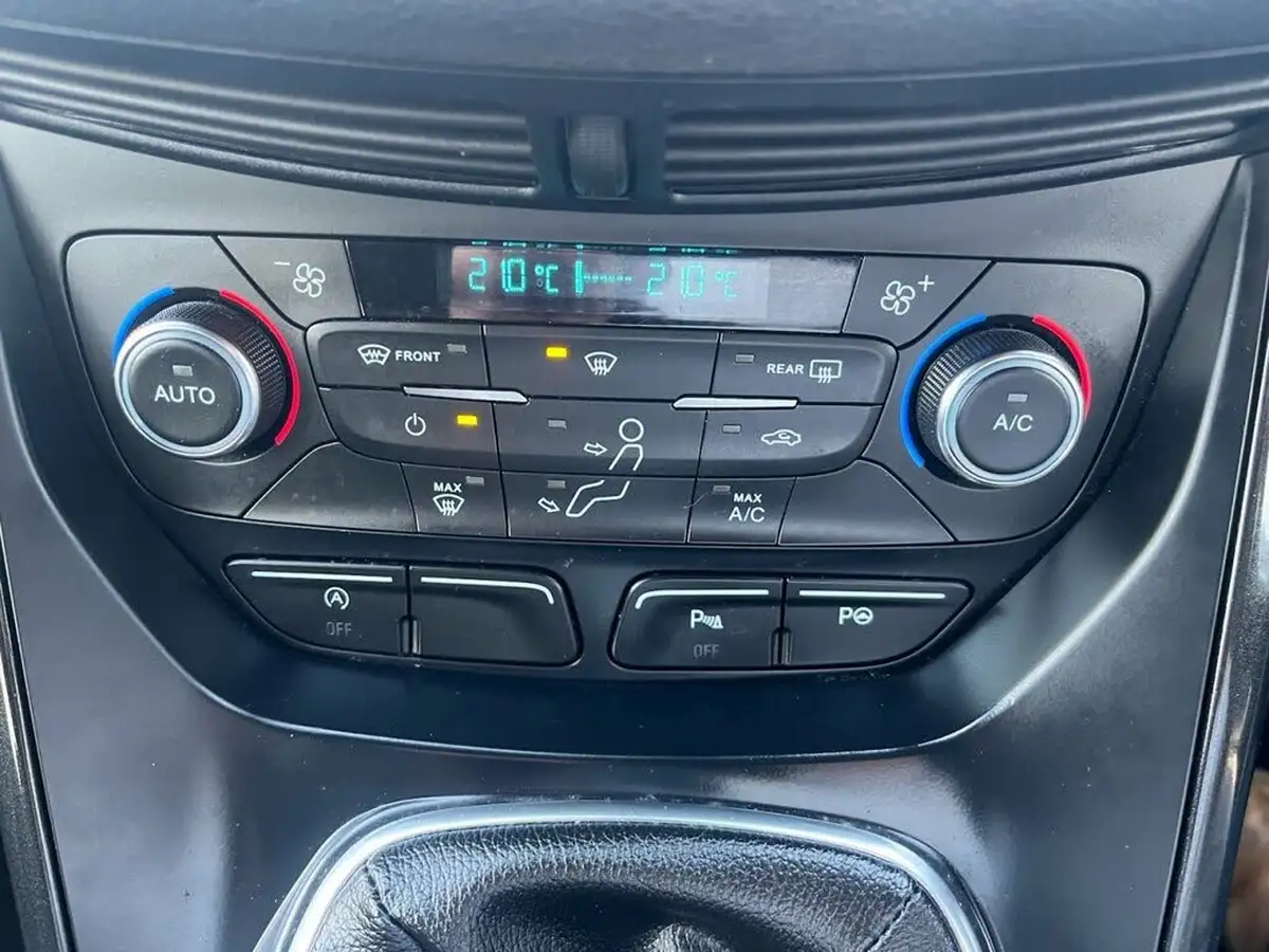 2017-ford-kuga-20tdci-st-line-180ps-awd-ss-big-26