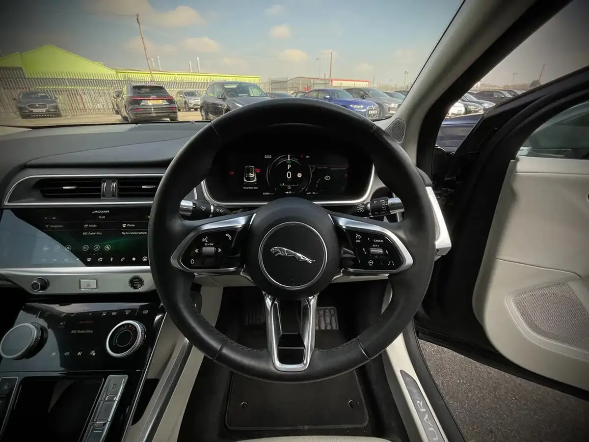2019-jaguar-i-pace-ev400-se-big-22