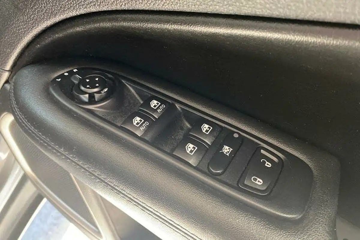 2019-jeep-compass-14-multiair-ii-night-eagle-big-15