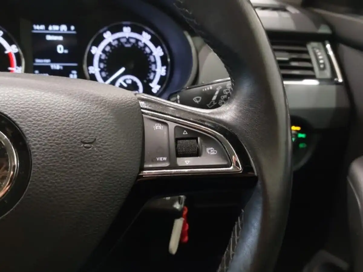 2020-skoda-octavia-15-tsi-se-drive-hatchback-dsg-big-16
