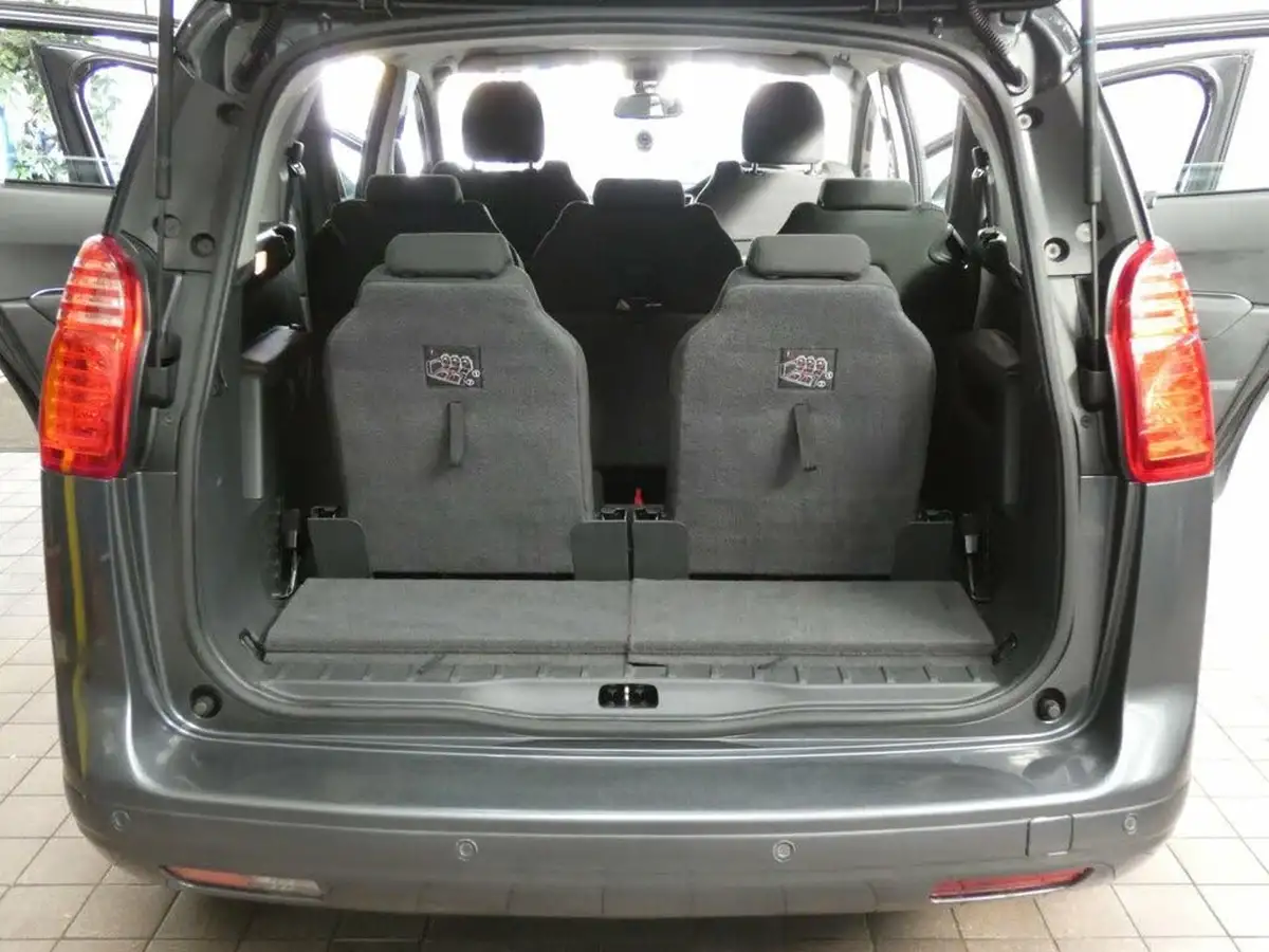 2014-peugeot-5008-16hdi-active-big-52