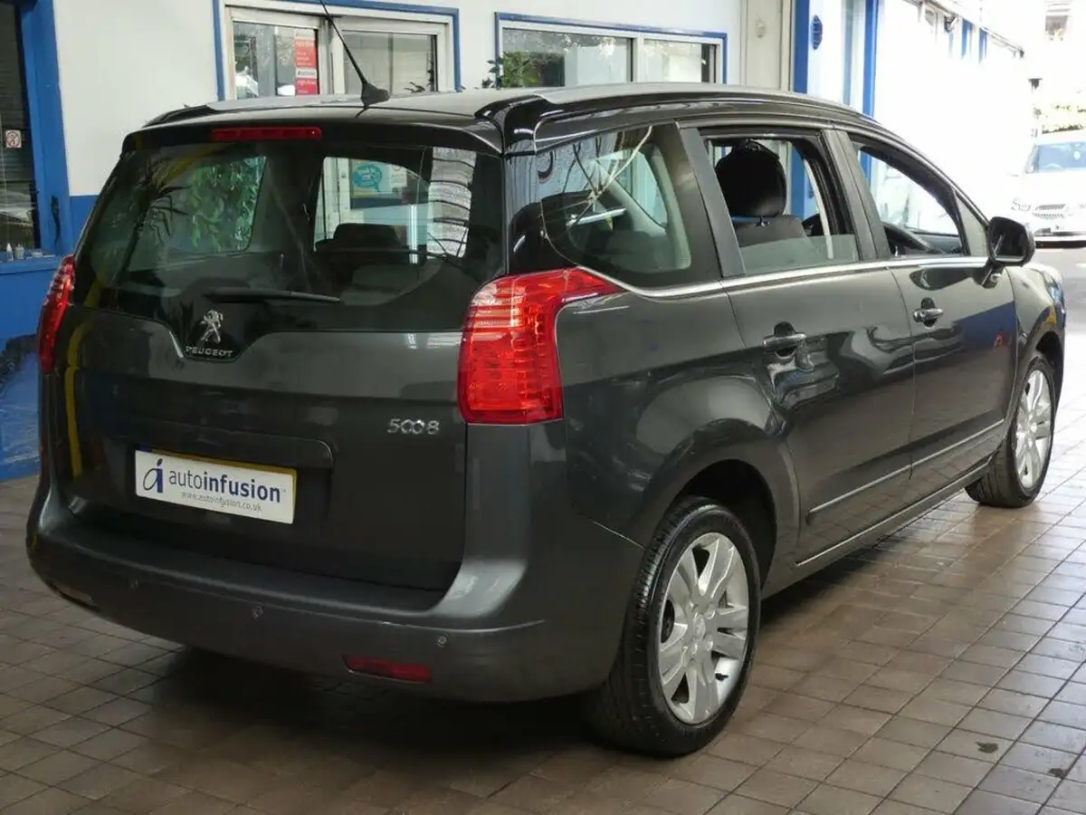 2014-peugeot-5008-16hdi-active-big-24