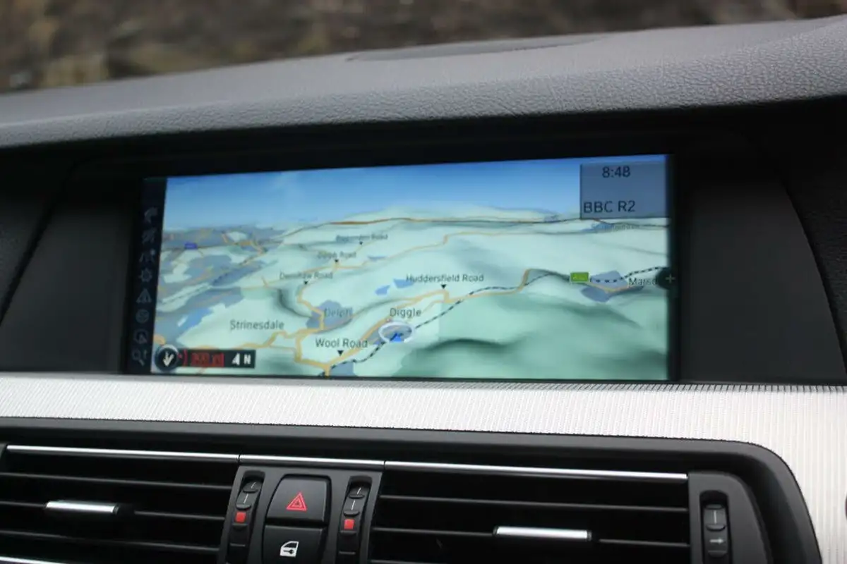 2012-bmw-5-series-44-m5-560bhp-m-dct-big-19