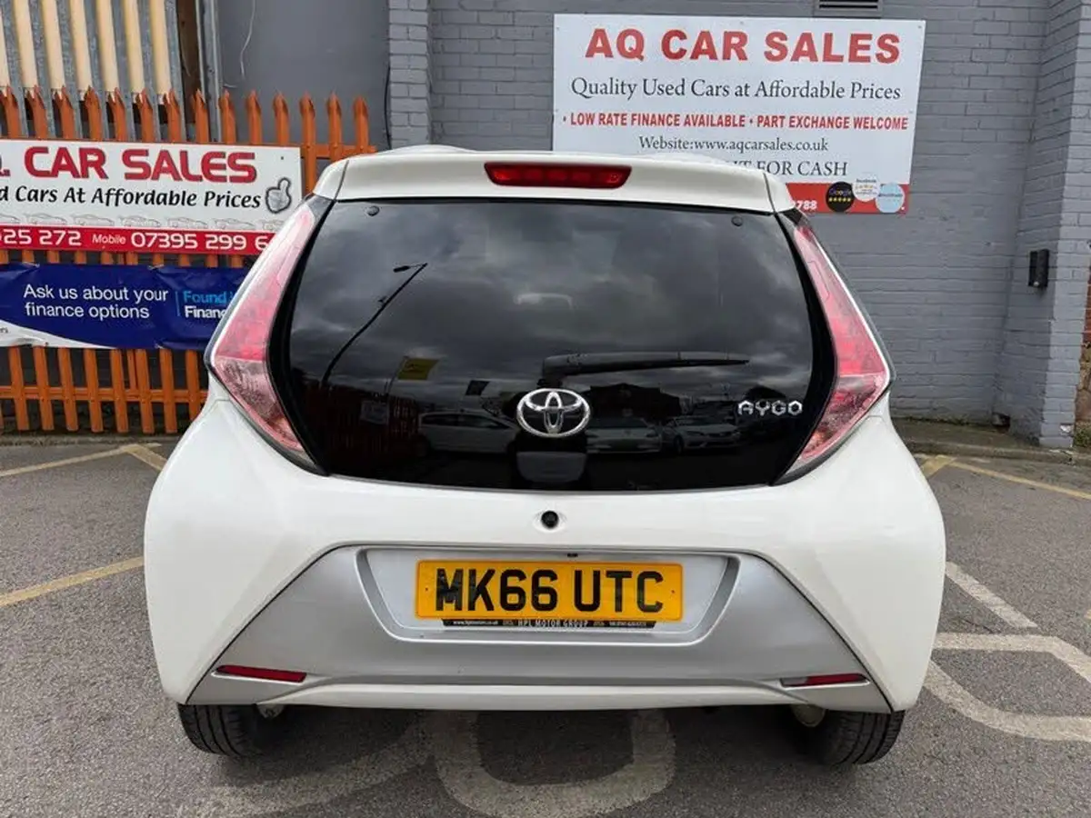 2016-toyota-aygo-10-vvt-i-x-pure-x-nav-5d-big-5