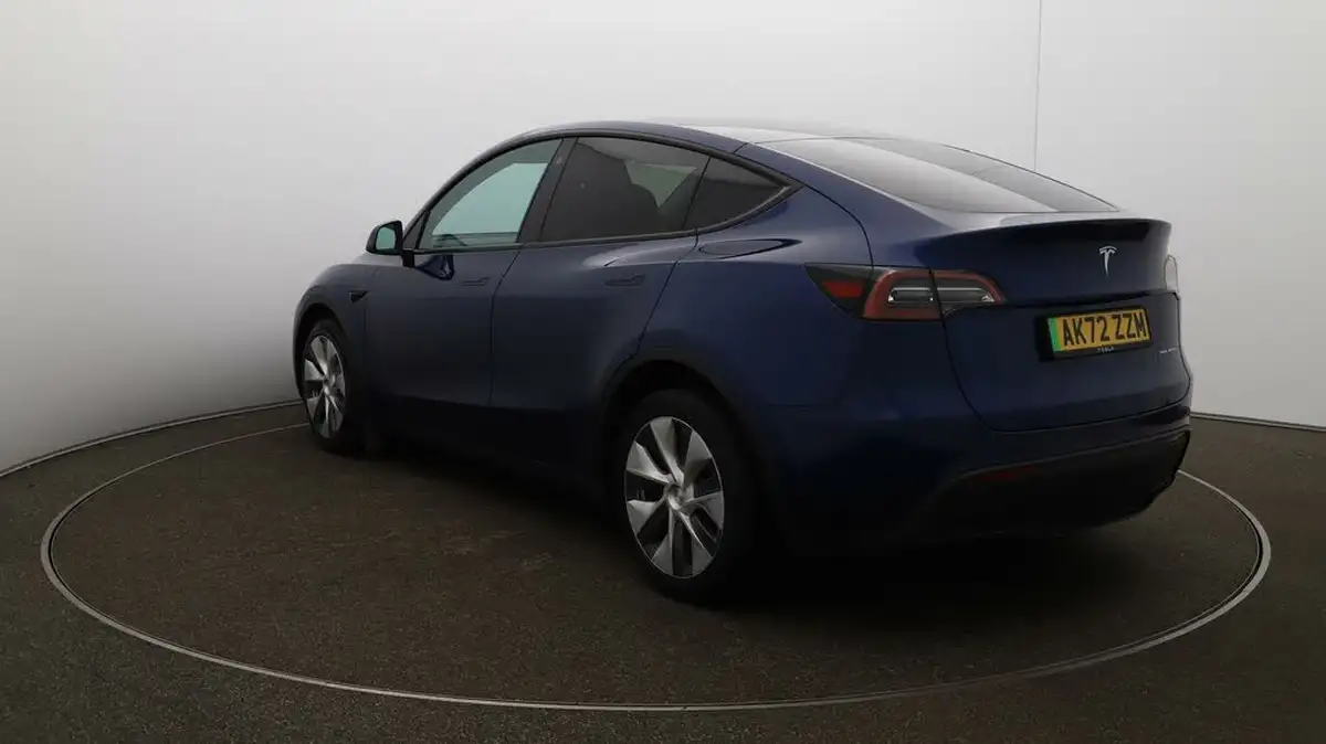 2022-tesla-model-y-e-long-range-big-53