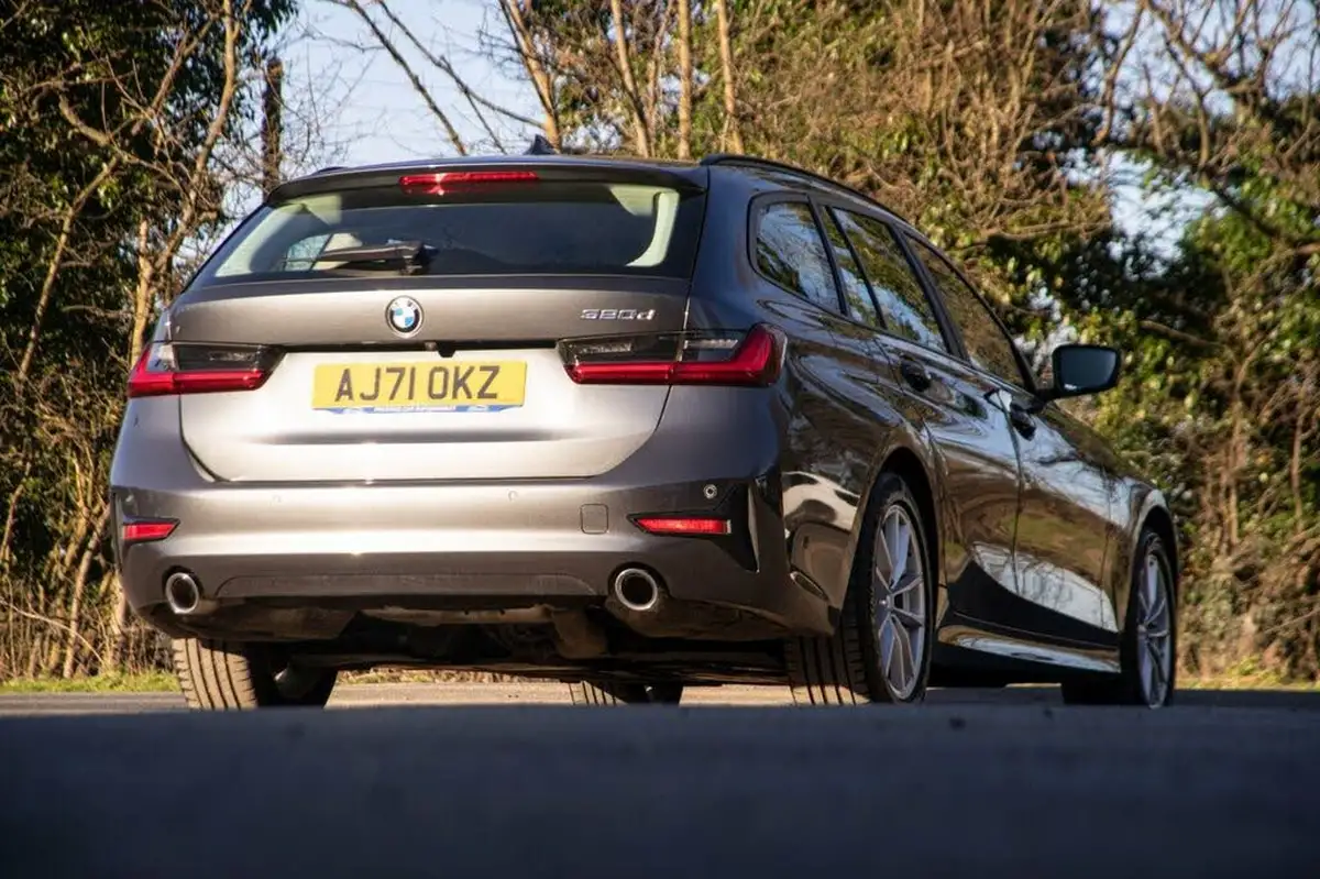 2022-bmw-3-series-20td-320d-se-pro-touring-5d-big-6