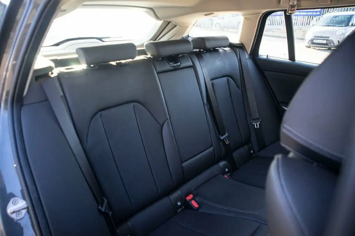 2022-bmw-3-series-20td-320d-se-pro-touring-5d-big-30