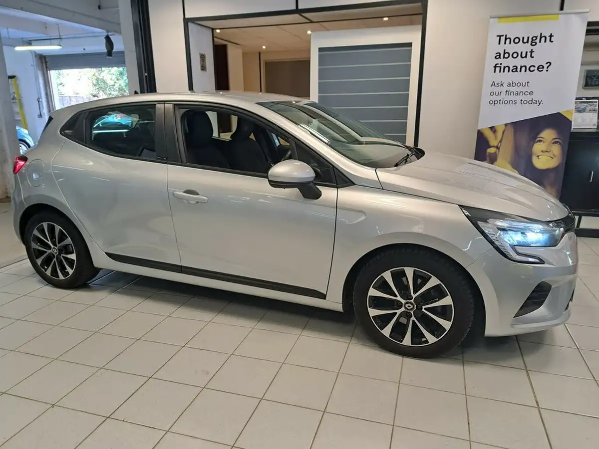2021-renault-clio-16-iconic-big-3