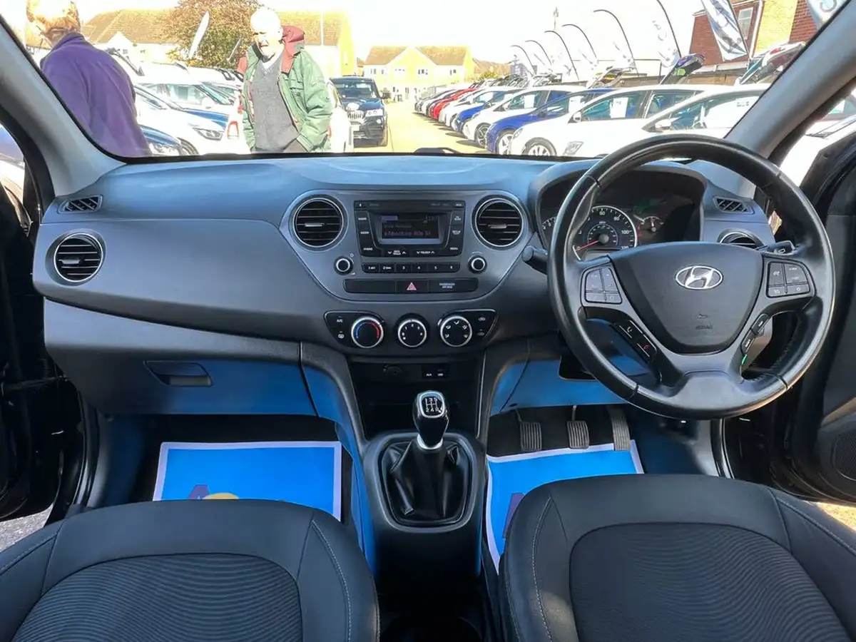 2019-hyundai-i10-10-se-67ps-big-31