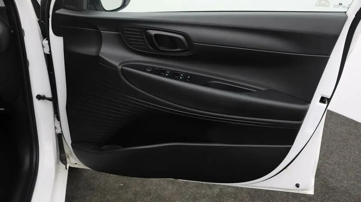 2022-hyundai-i20-10-t-gdi-se-connect-eclutch-imt-big-14
