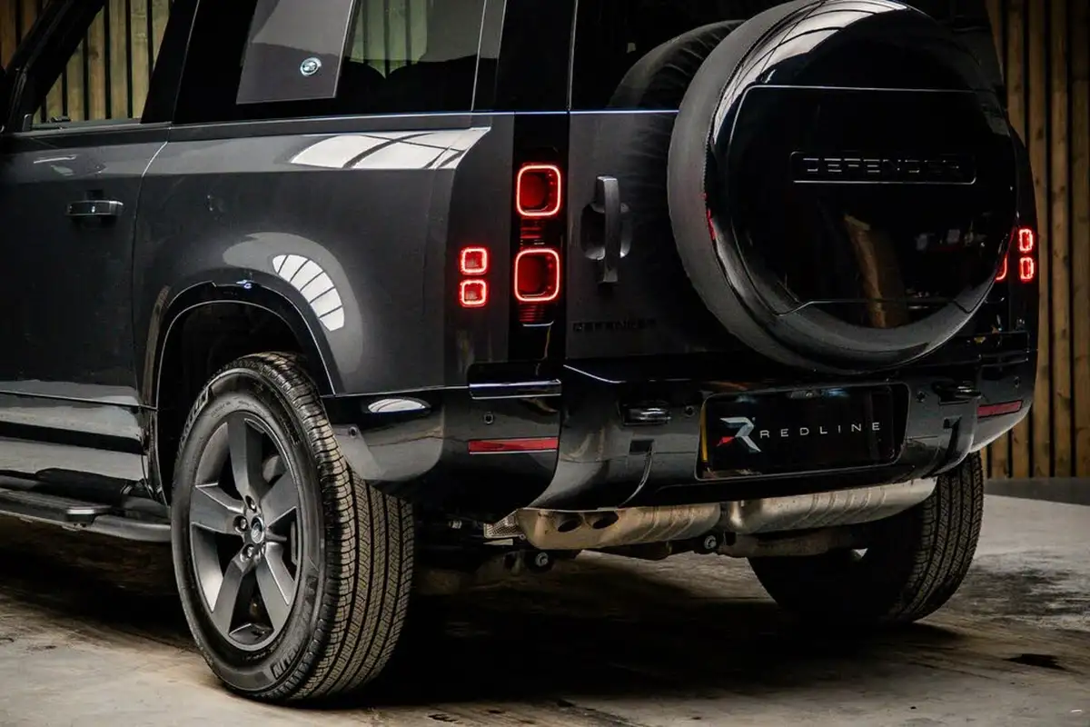 2024-land-rover-90-defender-30-d300-x-dynamic-hse-big-19