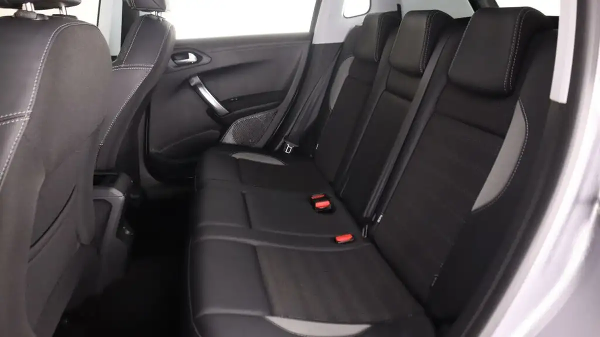 2019-peugeot-2008-suv-12-puretech-allure-82bhp-big-15