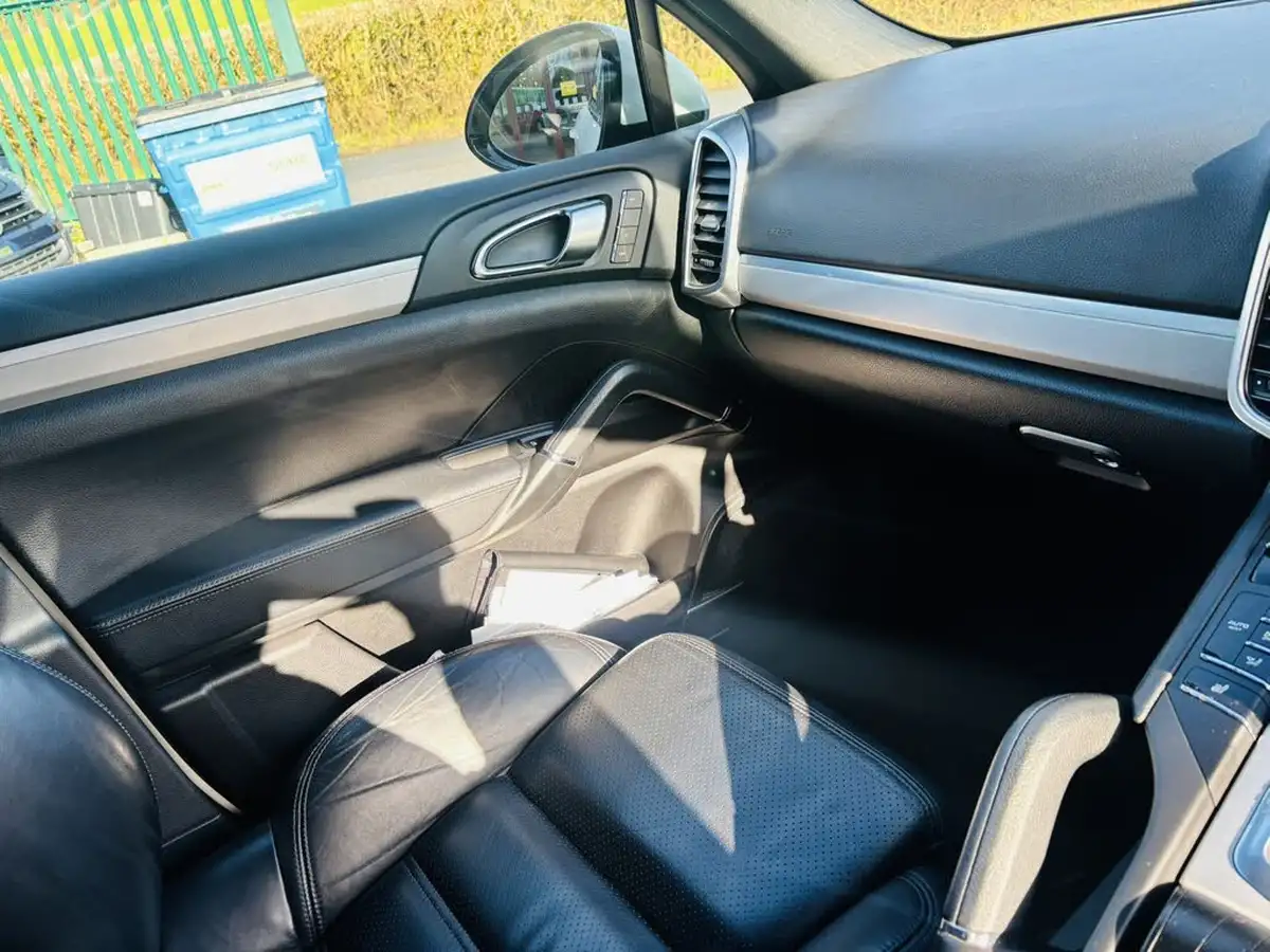 2010-porsche-cayenne-30-s-big-20