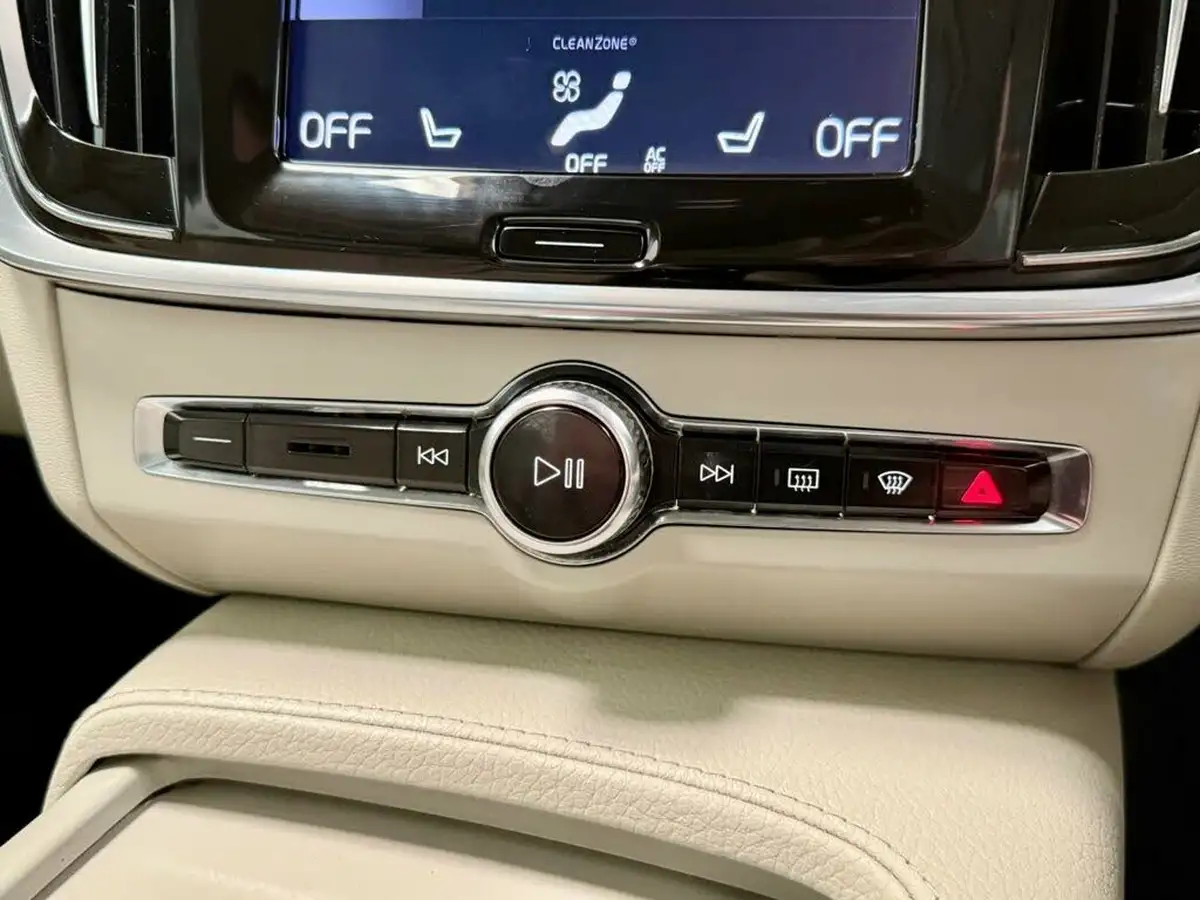2019-volvo-s90-20-t4-momentum-big-19