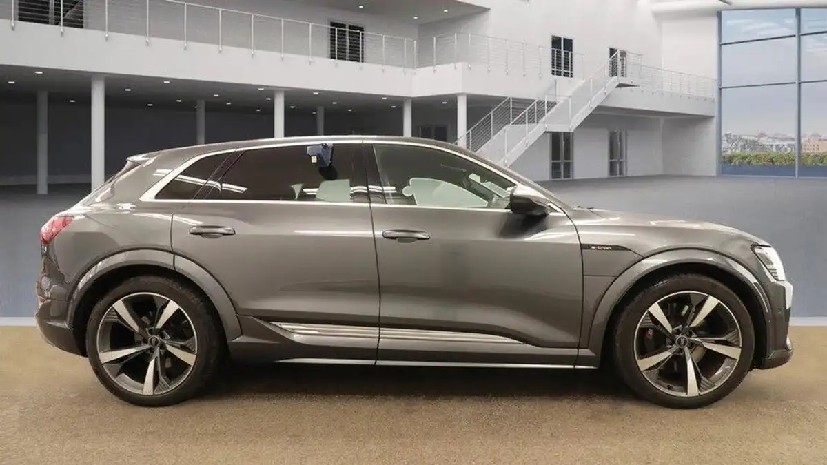 2021-audi-e-tron-e-station-wagon-big-5
