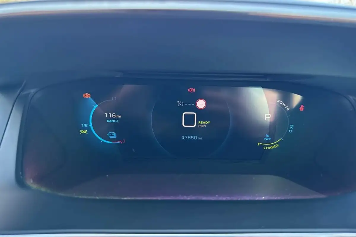 2021-peugeot-2008-suv-e-gt-50kwh-big-43