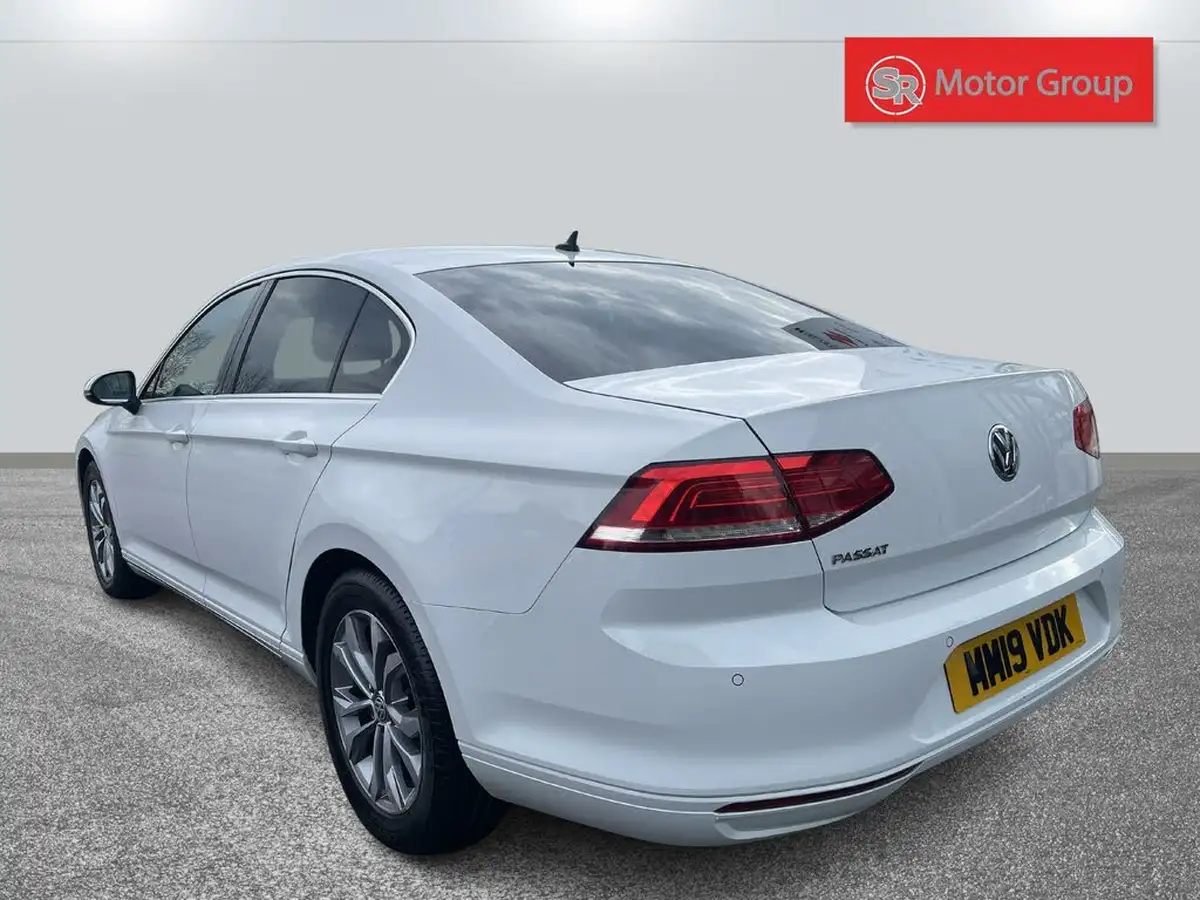 2019-volkswagen-passat-20tdi-se-business-ss-saloon-4d-big-3