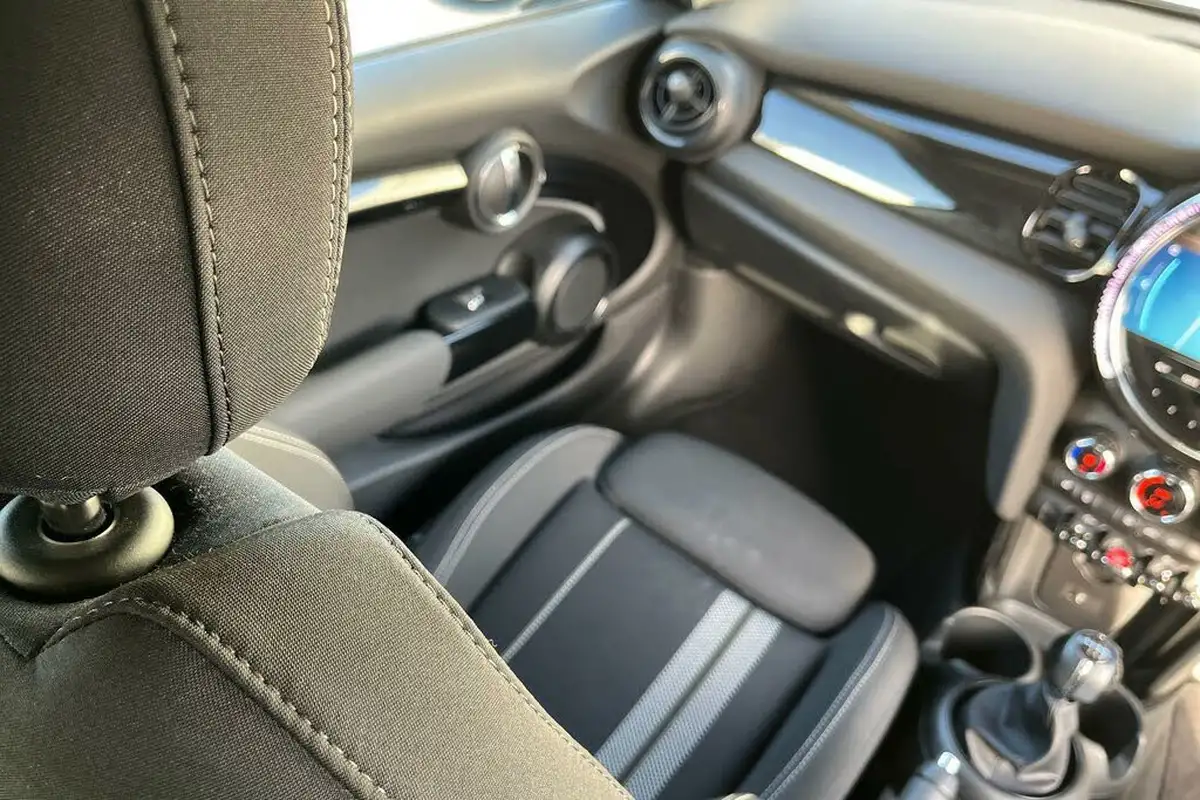 2022-mini-cooper-20-cooper-s-classic-hatchback-3d-big-31