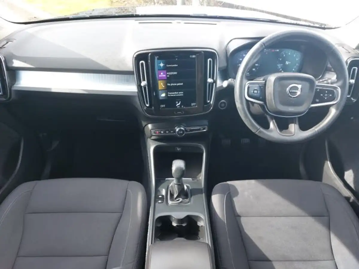 2021-volvo-xc40-15-t3-momentum-161bhp-big-2