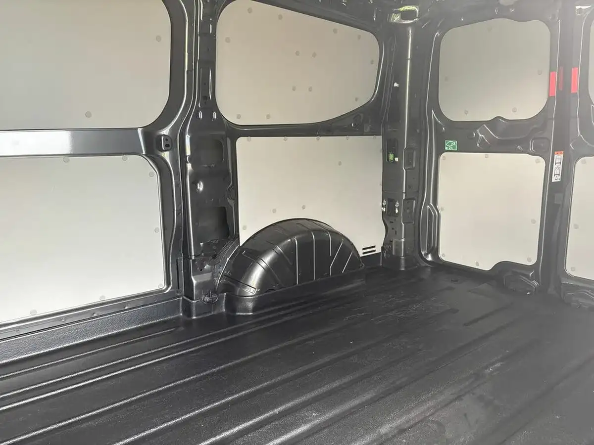 2024-ford-transit-custom-e-320-l1h1-sport-panel-van-big-9