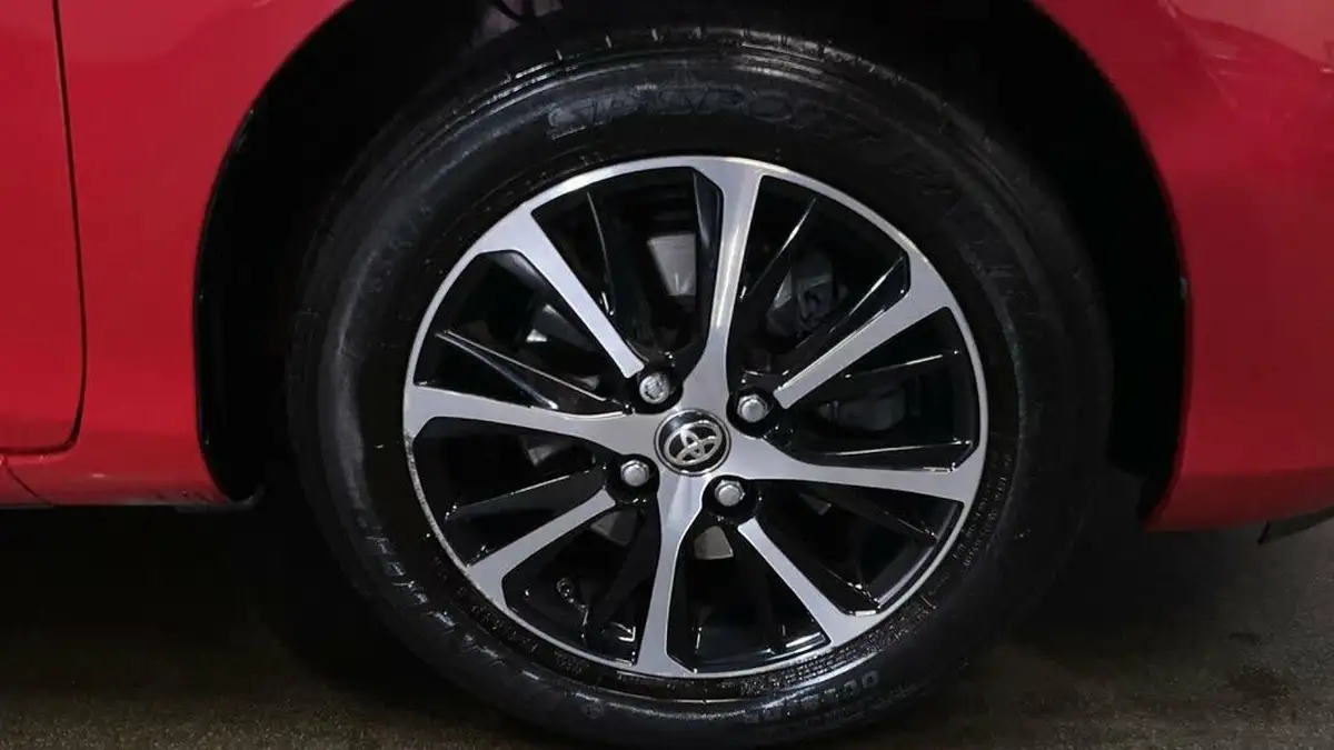 2019-toyota-yaris-15-vvt-i-icon-tech-111bhp-1496cc-cvt-big-11