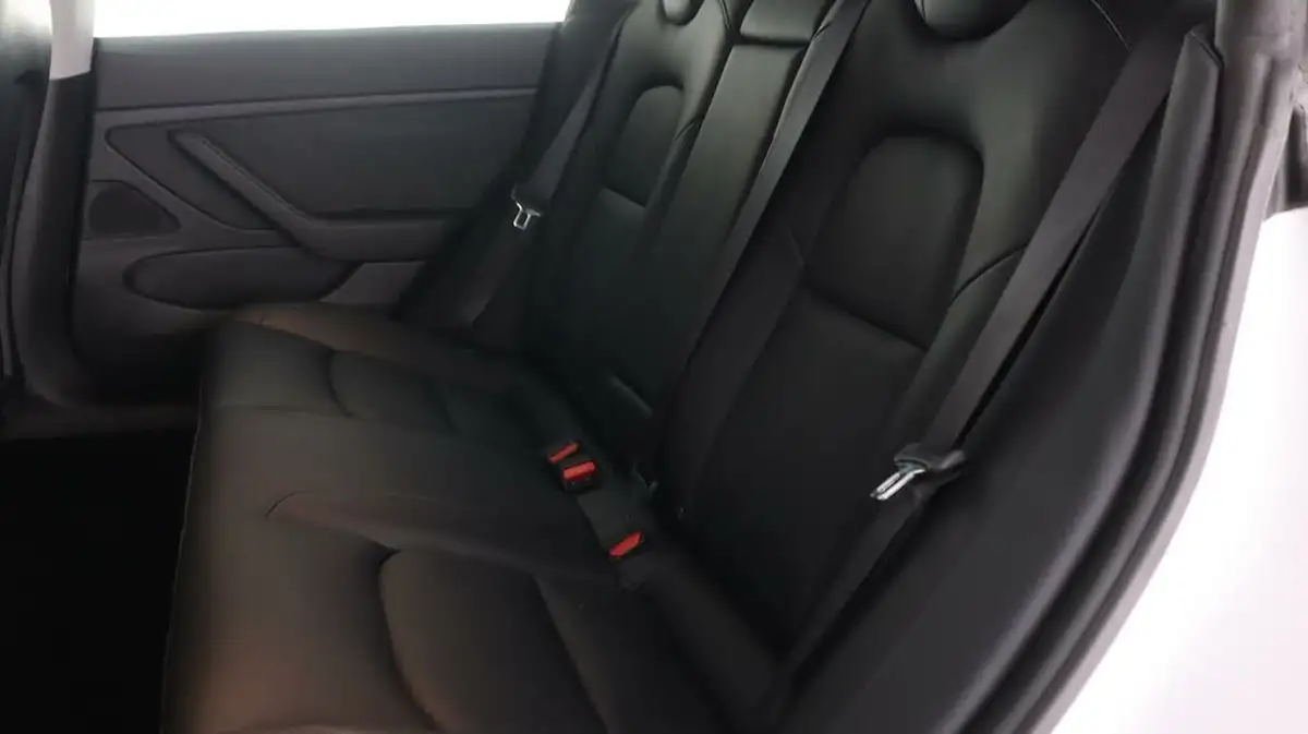 2020-tesla-model-3-e-performance-big-16