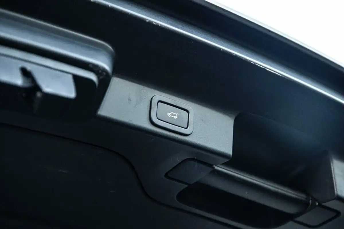 2021-jaguar-f-pace-20-p400e-hse-big-16