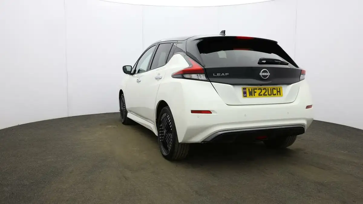 2022-nissan-leaf-e-e-tekna-59kwh-big-30