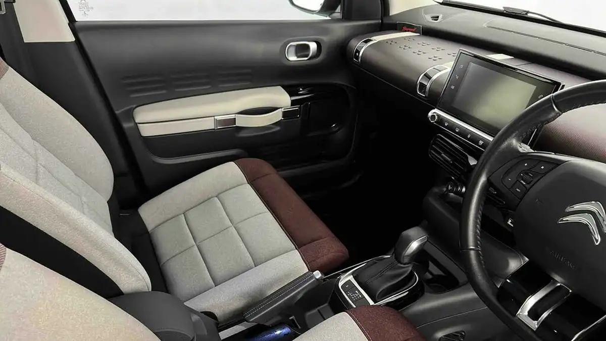 2018-citroen-c4-cactus-12-puretech-flair-110ps-eat6-big-32