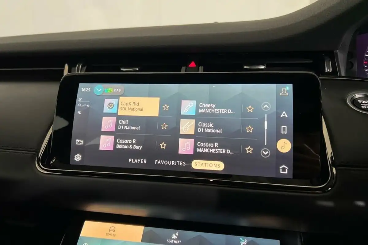 2022-land-rover-range-rover-evoque-15-p300e-r-dynamic-hse-big-31