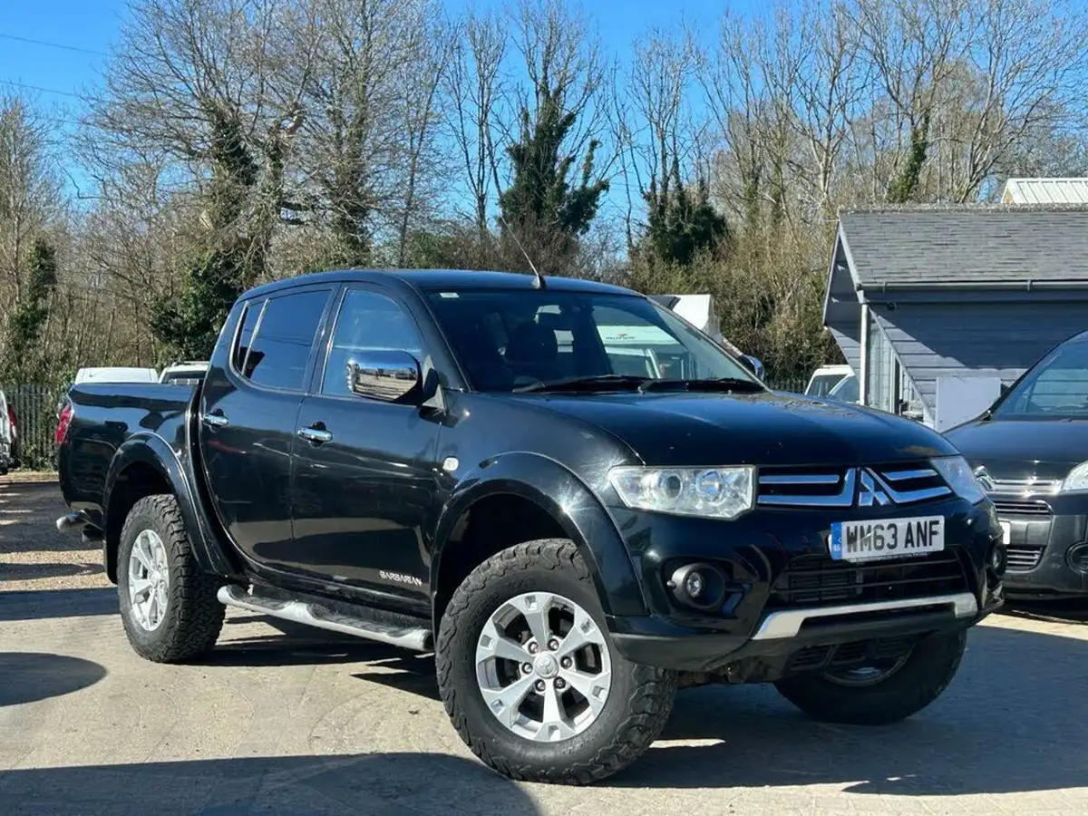 2013-mitsubishi-l200-big-1