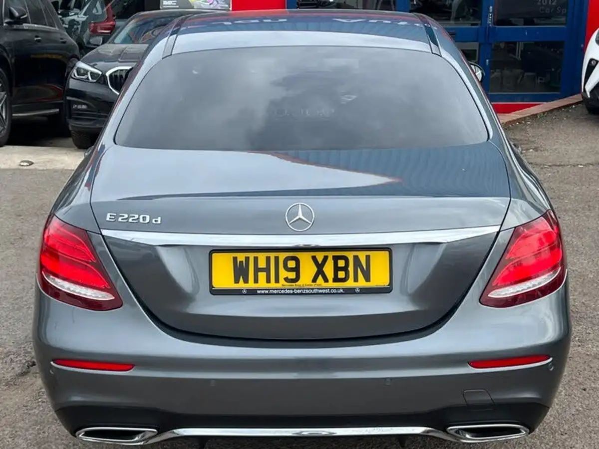 2019-mercedes-benz-e-class-20d-e220d-amg-line-saloon-4d-plus-big-33