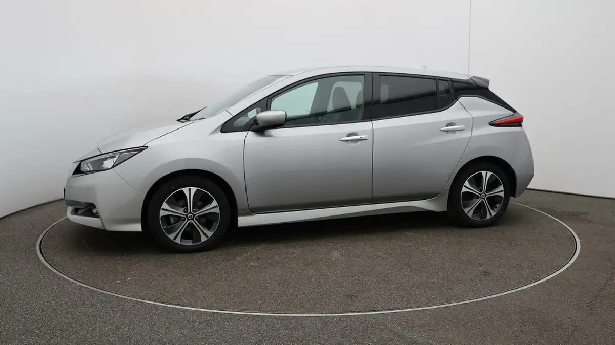 2021-nissan-leaf-e-tekna-big-59