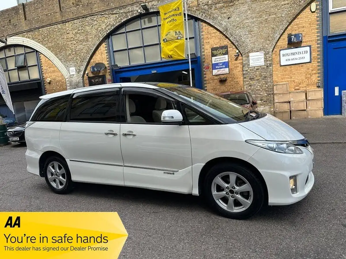 2011-toyota-estima-hybrid-24-litre-big-6