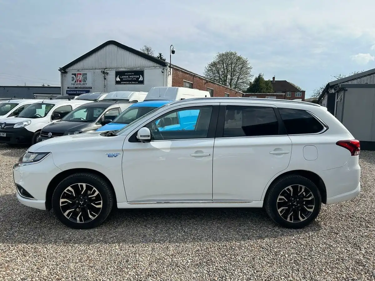 2016-mitsubishi-outlander-20-gx4h-phev-big-5