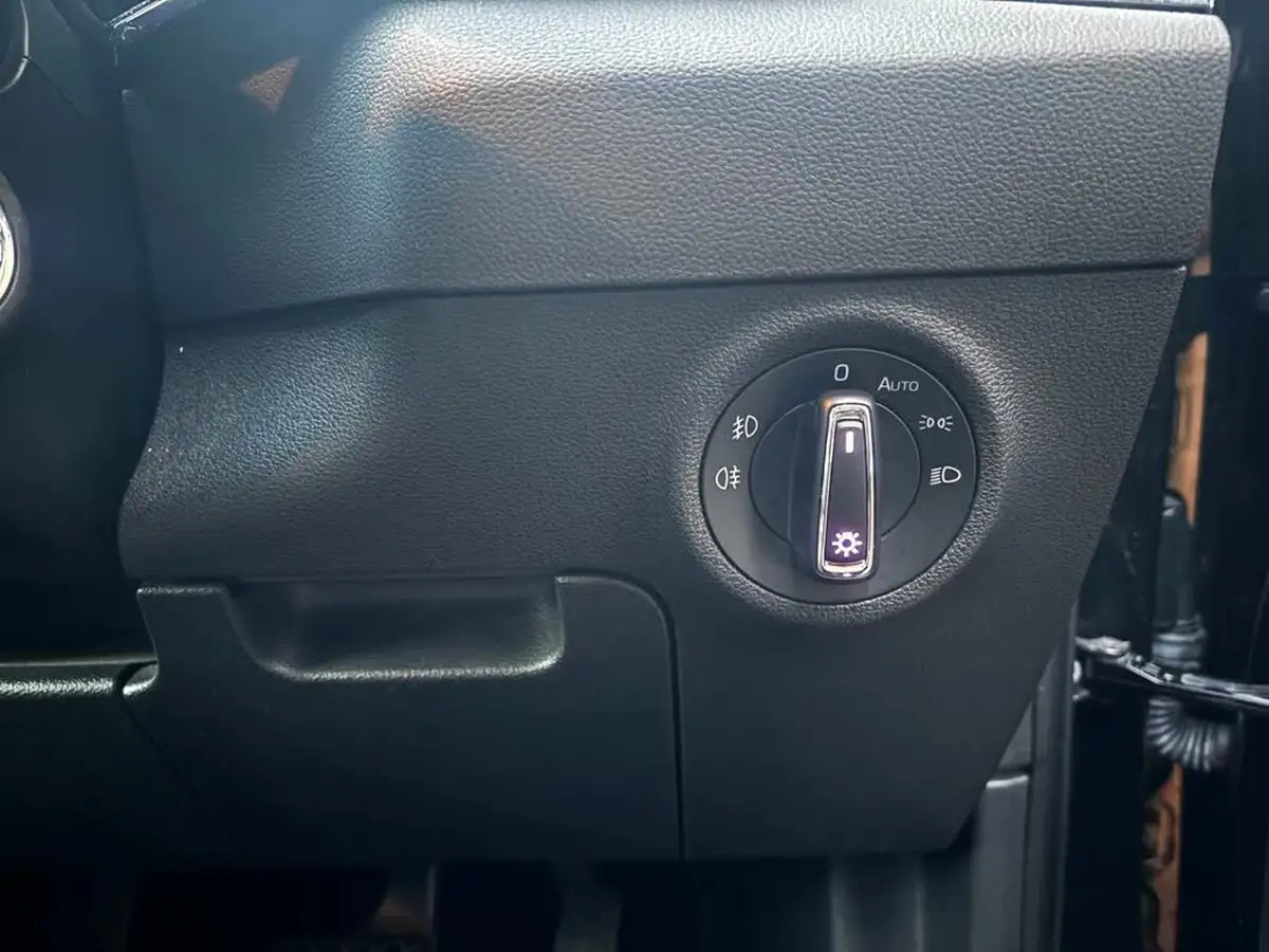 2018-skoda-karoq-15-tsi-se-l-ss-dsg-big-21