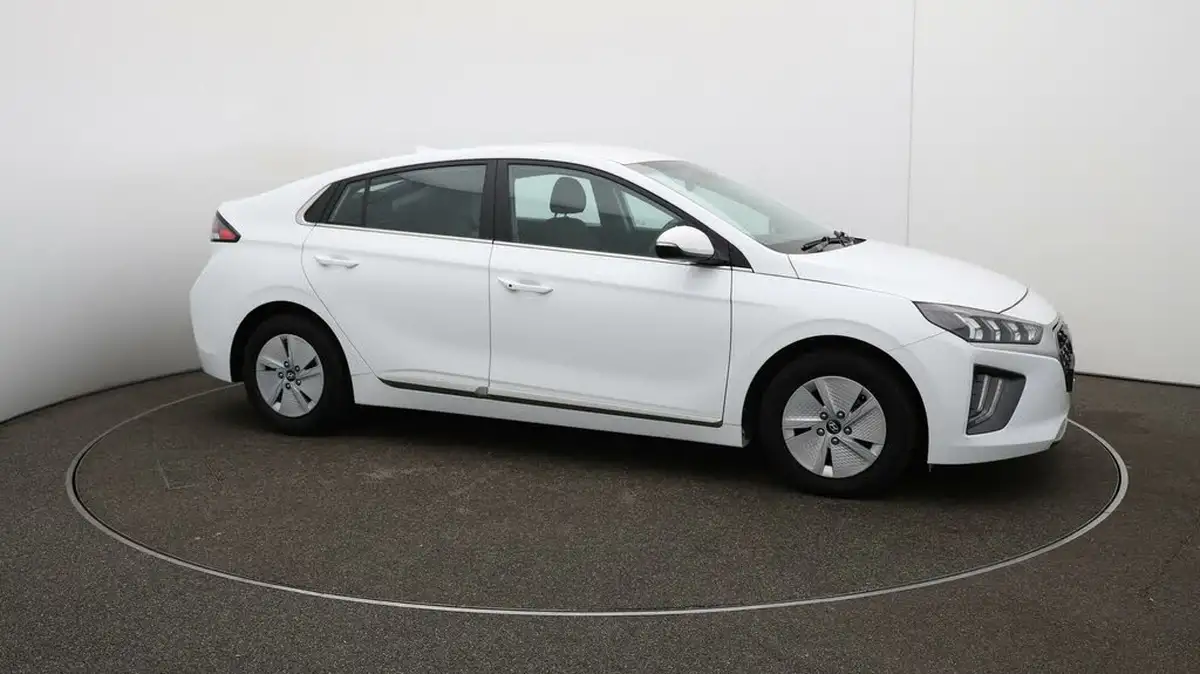 2022-hyundai-ioniq-16-gdi-premium-hybrid-big-46