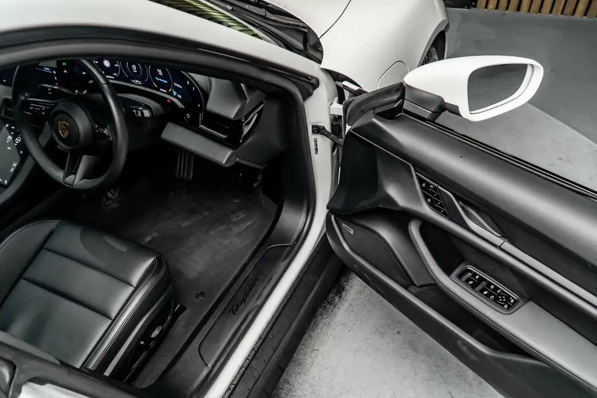 2021-porsche-taycan-e-base-476ps-performance-battery-plus-big-28